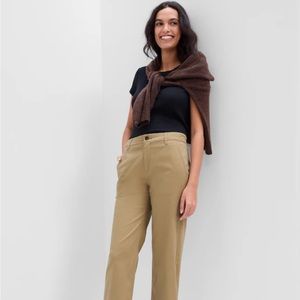 Gap girlfriend khaki pants size 6